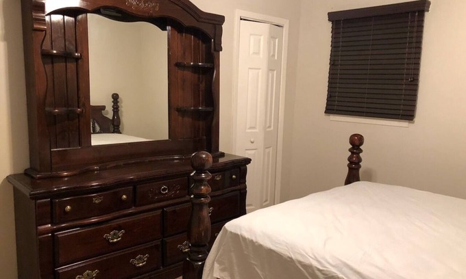 Fayetteville House | Spacious 5-bedroom house in awesome school district with WiFi