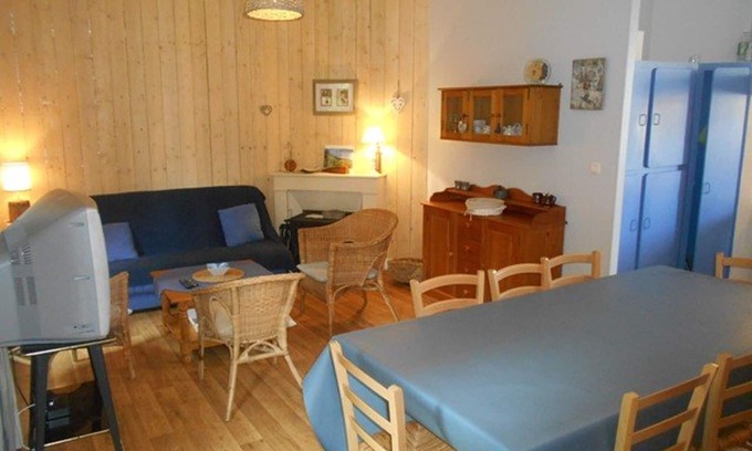 Cauterets Apartment | Spacious 5-Room Apartment for 9, Close to Ski Lift and Town Center, with Garden and Free Shuttle