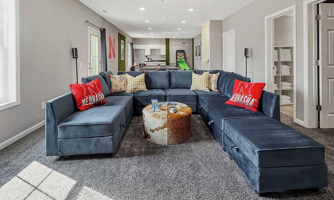 Lincoln House | Spacious 5BD - UNL 5mins - BBQ, Games & Backyard