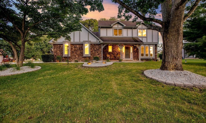 Granger House | Spacious 6-Bed Luxury Home Near Notre Dame