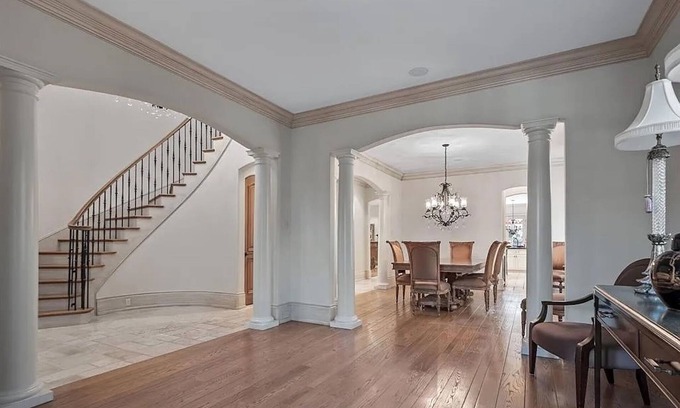 Birmingham House | Spacious 6-bedroom house in fabulous Birmingham with WiFi, AC, fitness room