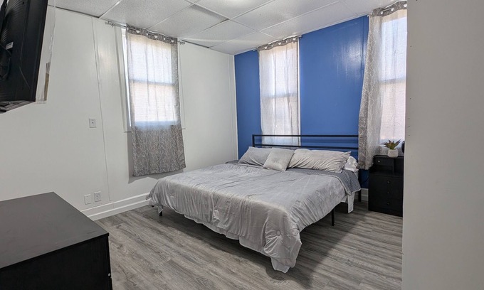 Evansville House | Spacious 6-bedroom house in Evansville