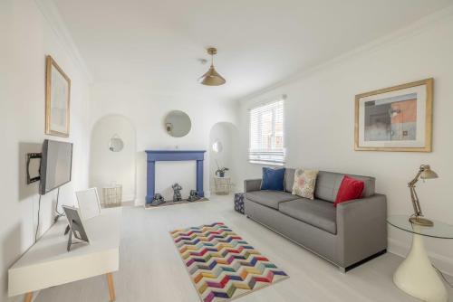 Fifield House | Spacious 6 Bedroom House in Maidenhead Windsor