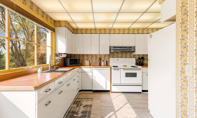 Redmond House | Spacious 6-bedroom house with AC and WiFi in delightful Redmond