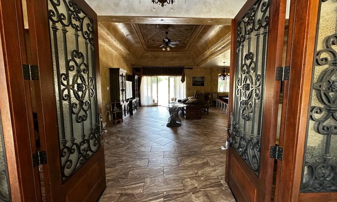 Lakeport House | Spacious 6-bedroom Tuscan style on 18 acres in Lakeport with WiFi, Pool, Gated.