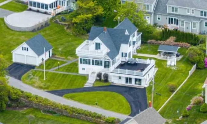 York Beach House | Spacious 6 BR ocean view retreat - stunning views!