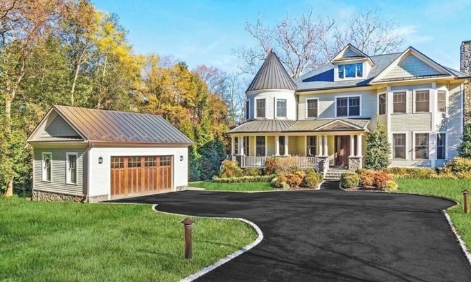 Jefferson Manor House | Spacious 7-bedroom house with water views, AC, Heat, WiFi in charming Alexandria