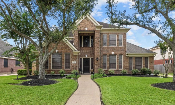 Pearland House | Spacious 7BR Family Home in Pearland! 3 Masters-1 ADA, 1 Upstairs, Near Houston