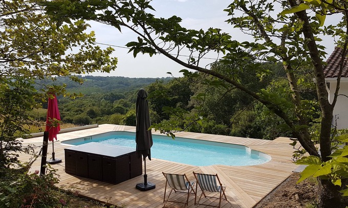 Saint-Barthelemy House | Spacious 8-person villa with pool and magnificent view near Biarritz-Hossegor