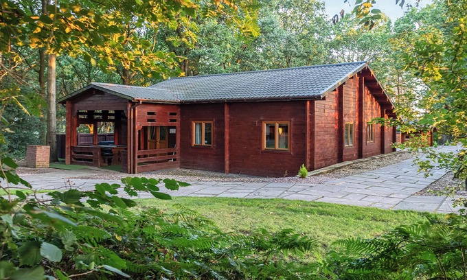 Overton-on-dee Ski Chalet | Spacious and comfortable lodge with contemporary styling.