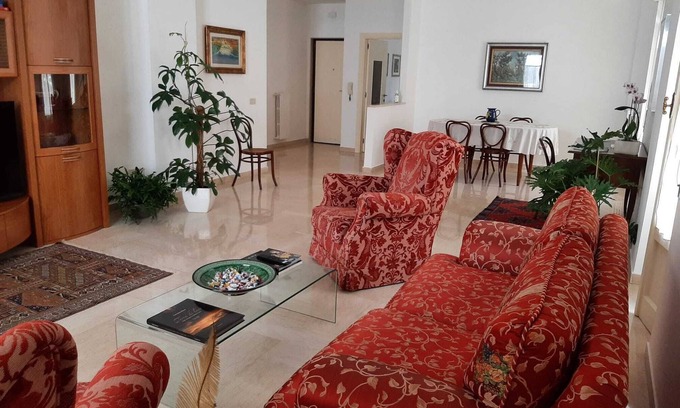 Municipio 2 Apartment | Spacious and elegant apartment within walking distance of the Russian Church