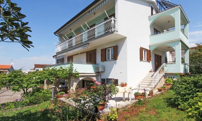 Spadici Apartment | Spacious and fully equipped two bedroom apartment in a great location in Porec near the beach