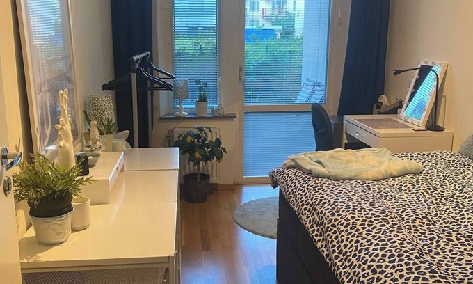 Liljeholmen - Hagersten Apartment | Spacious and Homely Apartment with Patio. Family friendly. Pets Allowed!