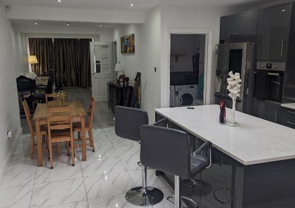 Jubilee House | Spacious and modern 2 bed house with garden.
