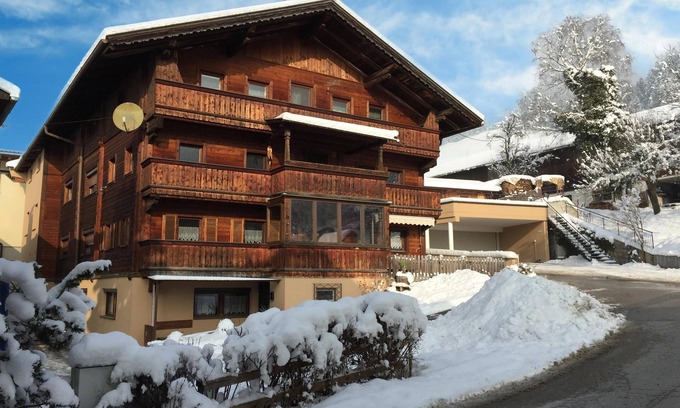 Bruck am Ziller Apartment | Spacious apartment in typical Tyrolean style