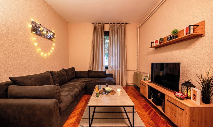 Palilula Apartment | Spacious apartment in a perfect location with high-speed internet and A/C