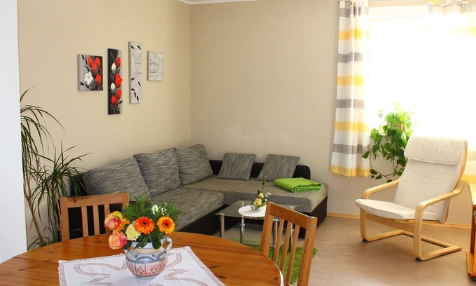 Weißig Apartment | Spacious Apartment in Weißig with Garden