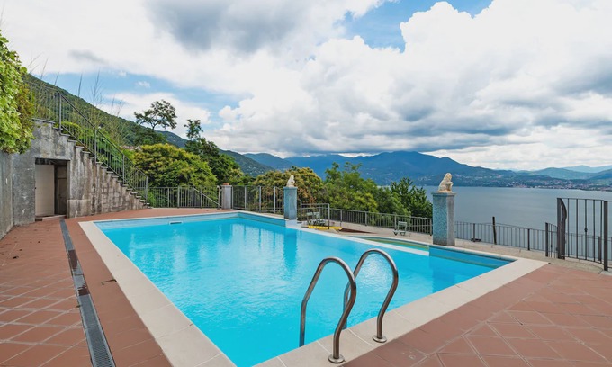 Oggebbio Apartment | Spacious Apartment in Rancone with Lake View