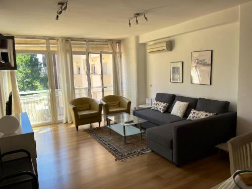 Mestalla Apartment | Spacious apartment in Valencia 90 m² with shared garden