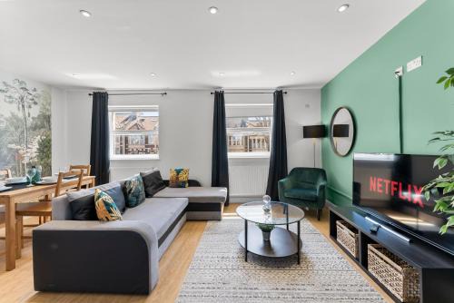 Staple Hill Apartment | Spacious Apartment - Parking & WIFI