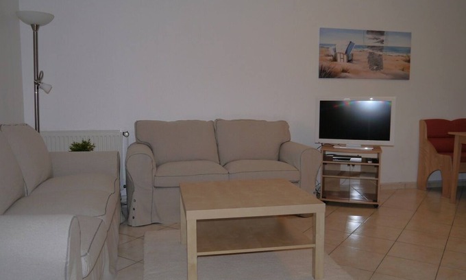 Horumersiel Apartment | spacious apartment, quiet central location, 5 minutes walk to beach