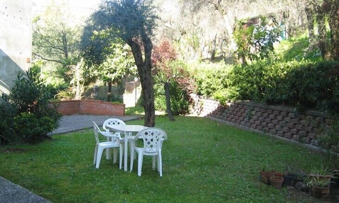 San Terenzo Apartment | Spacious apartment with garden in a quiet area, close to the sea and shops