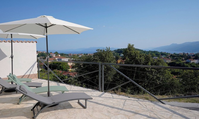 Kastav Apartment | Spacious apartment with 2 bedrooms and sea view near Opatija