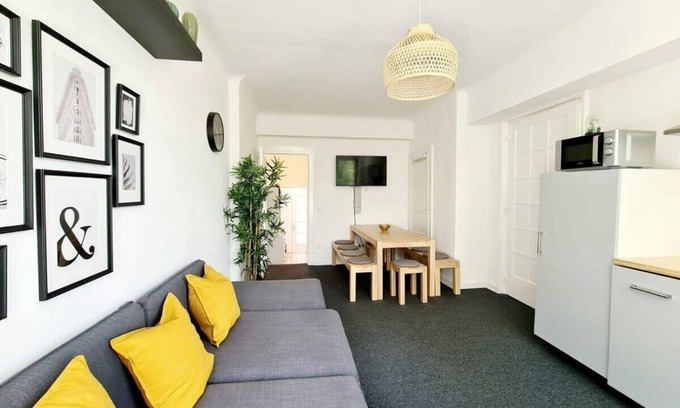 Barmbek-Sued Apartment | Spacious Apt. for 9 in great location