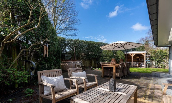 Ouddorp House | Spacious beach style holiday home with large garden and sauna.