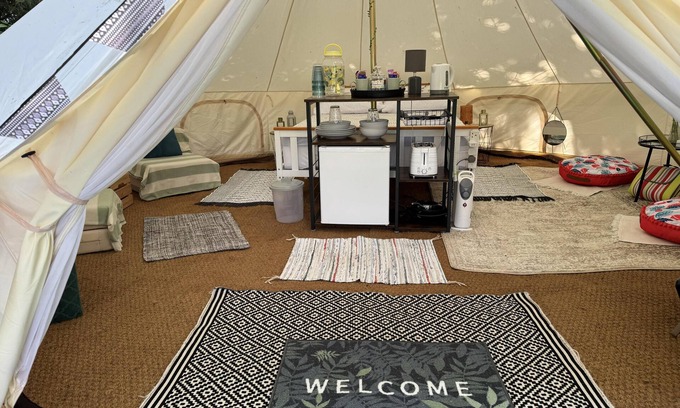 Grantham Cabin | Spacious bell Tent at Herigerbi Park, Lincolnshire