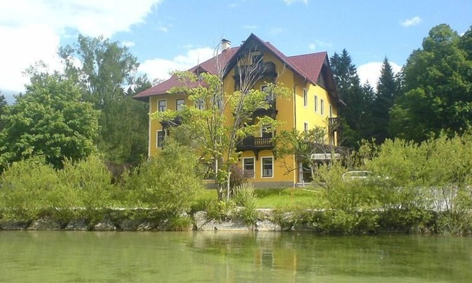 Sankt Sebastian Apartment | Spacious, bright apartment (110 sqm) with balcony and lake view