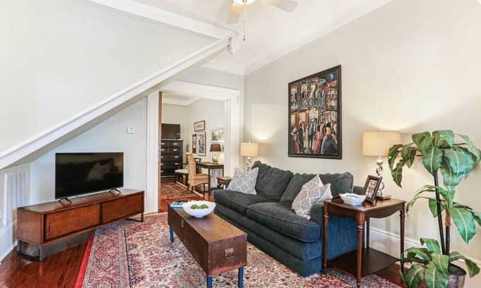 Mid-City House | Spacious Canal St. 2br On Streetcar Line