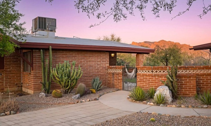 Casas Adobes House | Spacious casita with desert & mountain views ⛰