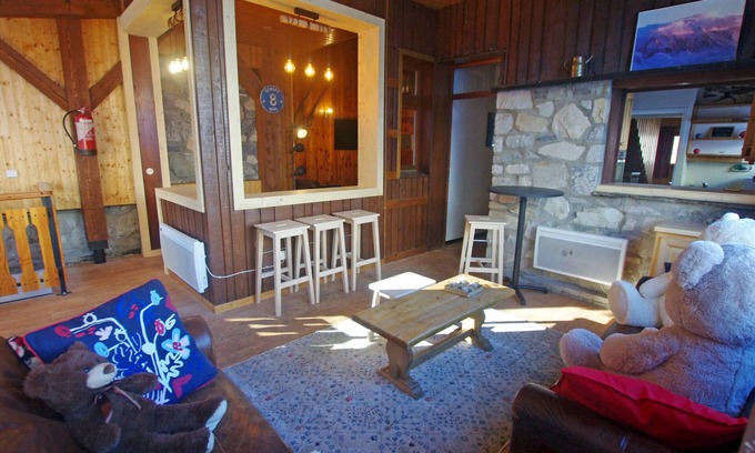 Val Claret Ski Chalet | Spacious chalet in Tignes - 6 bedrooms for 15 people with Wifi