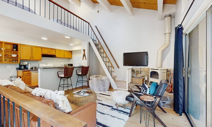 Kings Beach House | Spacious Chic Townhome with 3 Beds, Pool and Spa Access