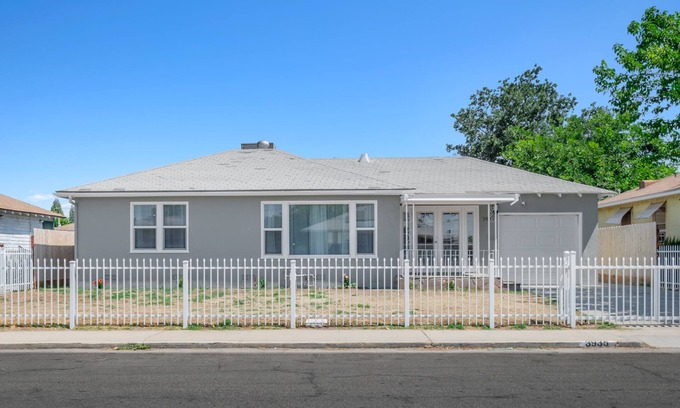 Raisin House | Spacious & Clean 2B/1Bth w Great Access to Airport