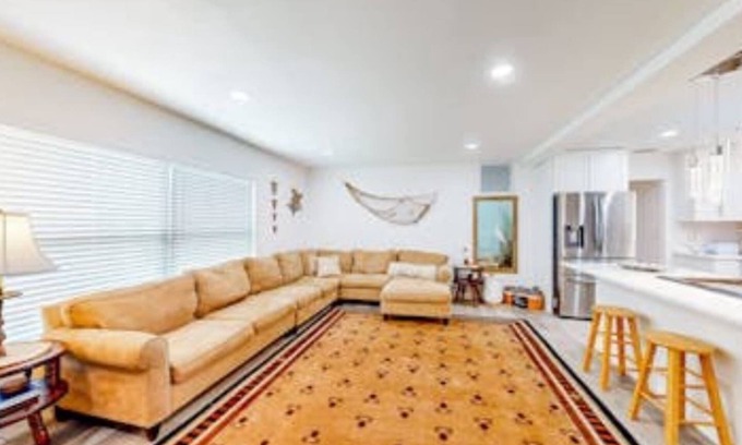Clearwater House | Spacious Clearwater Getaway 4BR,3BA, Cowboy Pool, Pet-Friendly 10 Min to Beach