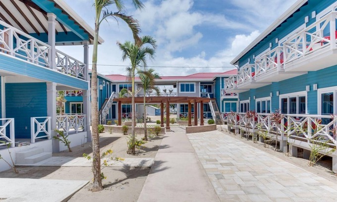 Placencia Resort | Spacious Condo w/ WiFi & Balcony - Steps to Beach, Dining, & Shops
