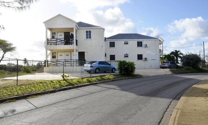 Diamond Valley Apartment | Spacious cool and breezy Apartments with a captured ocean view and the country