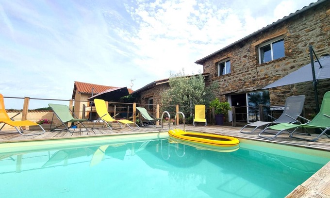 Neronde Cottage | Spacious cottage with pool and spa in the countryside