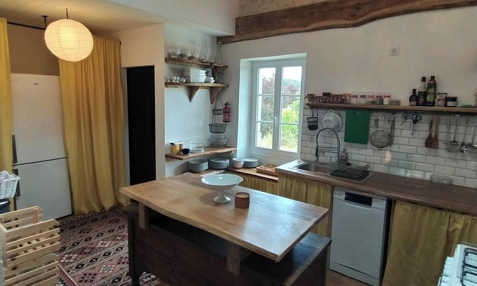 Yviers House | Spacious country gite sleeps 2 or 4 near Chalais - ideal for wedding guests