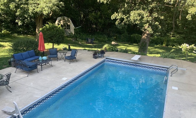 Fitchburg House | Spacious country retreat w/pool 10 minutes to downtown Madison! Pet friendly!