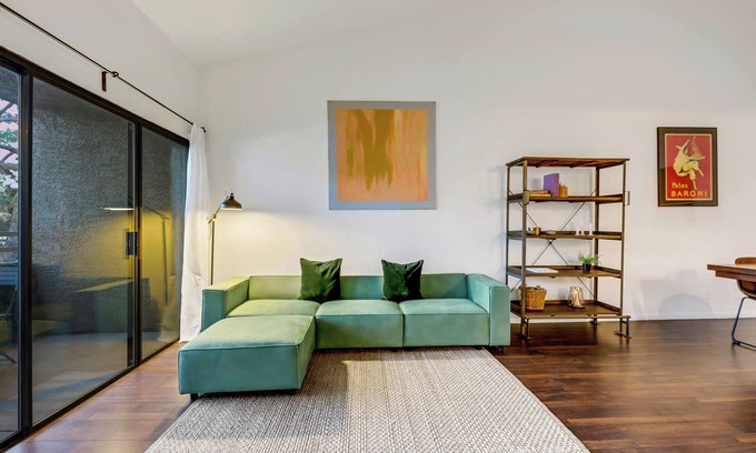 Spring Valley Condo | Spacious Cozy 2BD Private Condo 4mil. to Allegiant Stadium,10 mins to Strip!