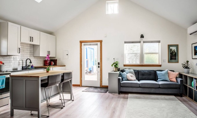 Friendly Apartment | Spacious Cozy Studio Close to Everything