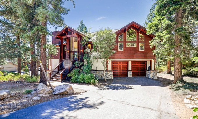 Lake Forest House | Spacious Dollar Point Home on Sunny Corner Lot
