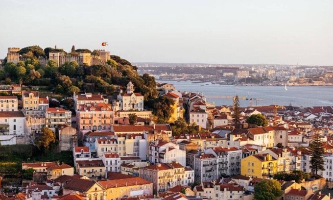 Casal da Ladeira Apartment | Spacious Family & Executive Apt in Central Lisbon- Near Metro & Key Attractions