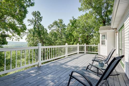 Camdenton House | Spacious Family Home Near Lake of the Ozarks!