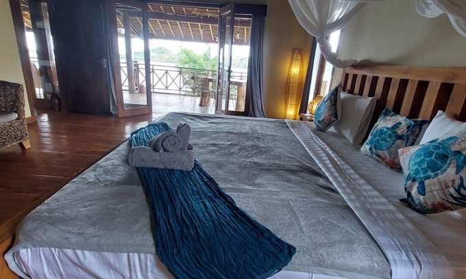 Batu Putih House | Spacious family Villa with freshwater pool, private garden, South West Lombok