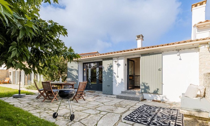 L'Echardiere Apartment | Spacious house with garden and beach within walking distance