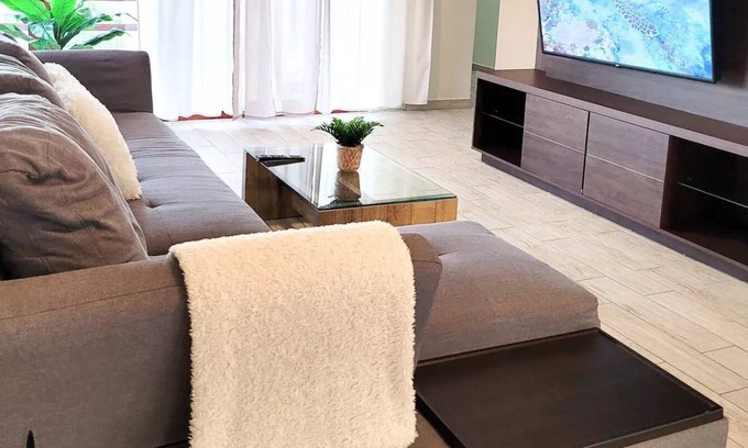Grote Berg House | Spacious Full Equip Villa W/ocean View 2 Bedrooms